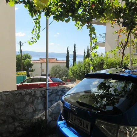In Omis/makarska Riviera 7223 Apartment