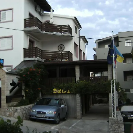 In Omis/makarska Riviera 7223